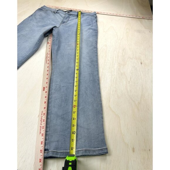 Gloria Vanderbilt Women' Amanda Jeans Size 16S Light Wash Denim - Picture 5 of 16